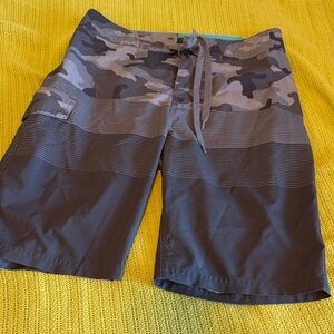 Sz 28 Sonoma Gray Camo Panel Shorts with side pocket